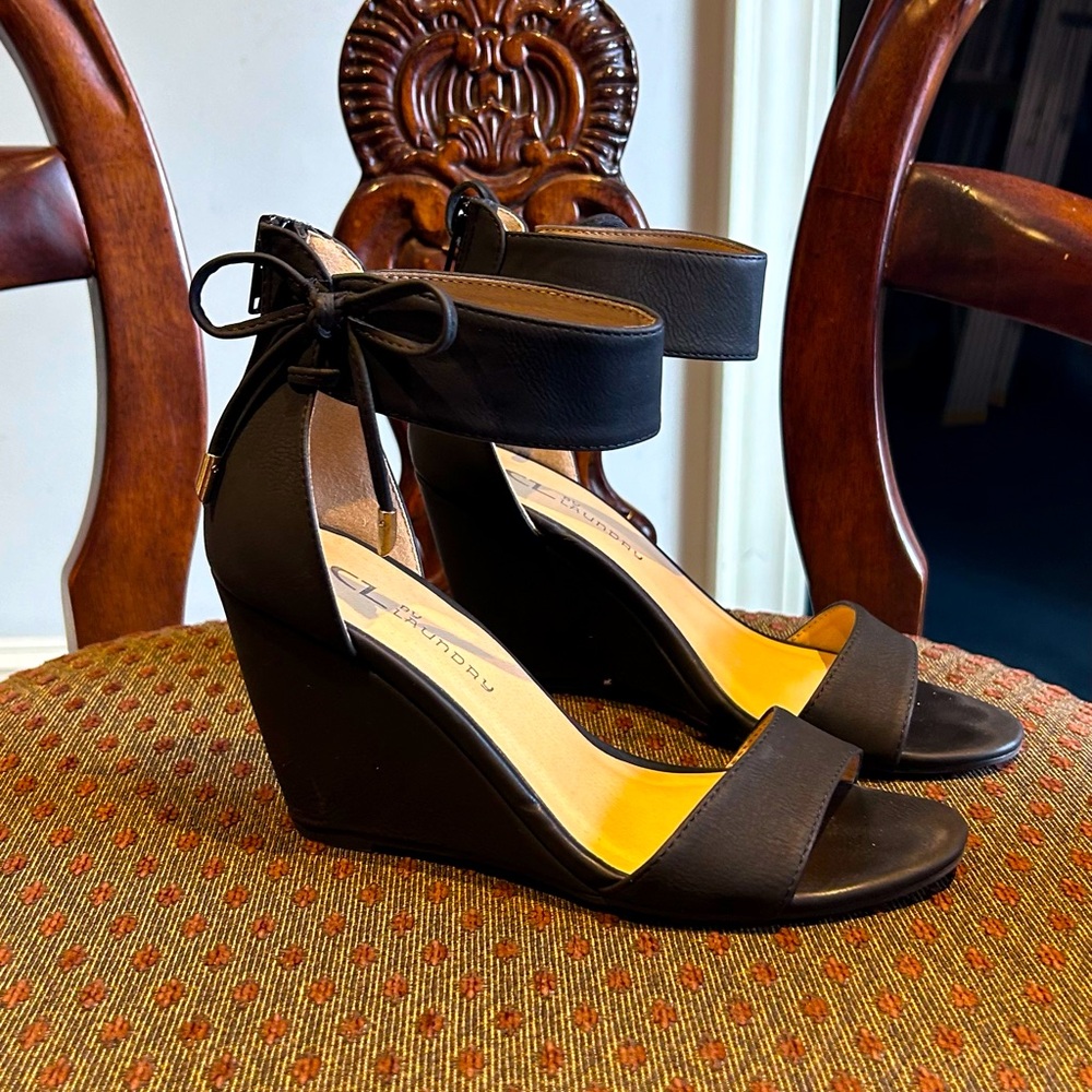 Womens black wedge sandals sips in the back size 6.5 great condition no box